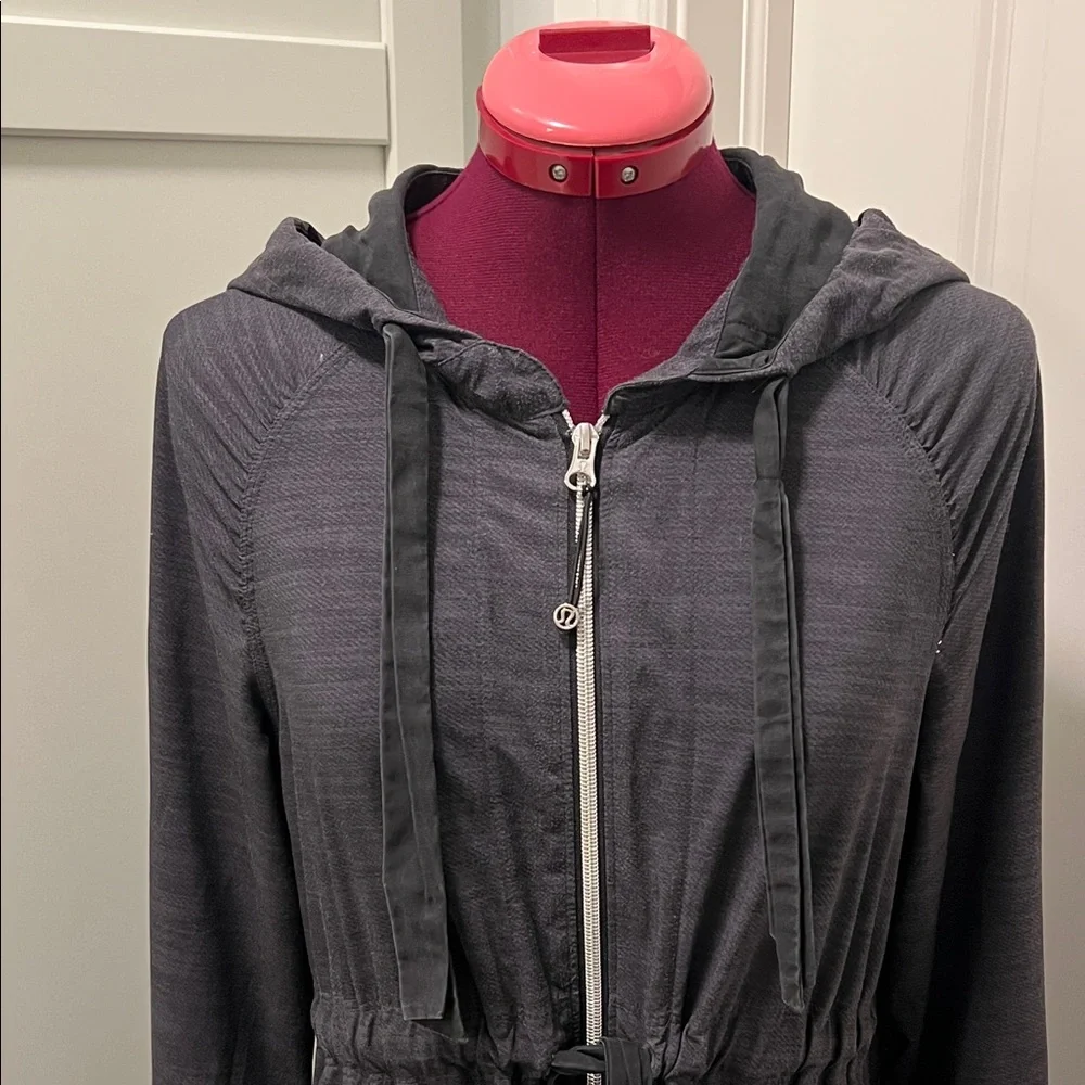 RARE LULULEMON Vitality NYC Black Heathered Hi Lo Hooded Lined Zip-Up Jacket | 4 - Picture 3 of 14